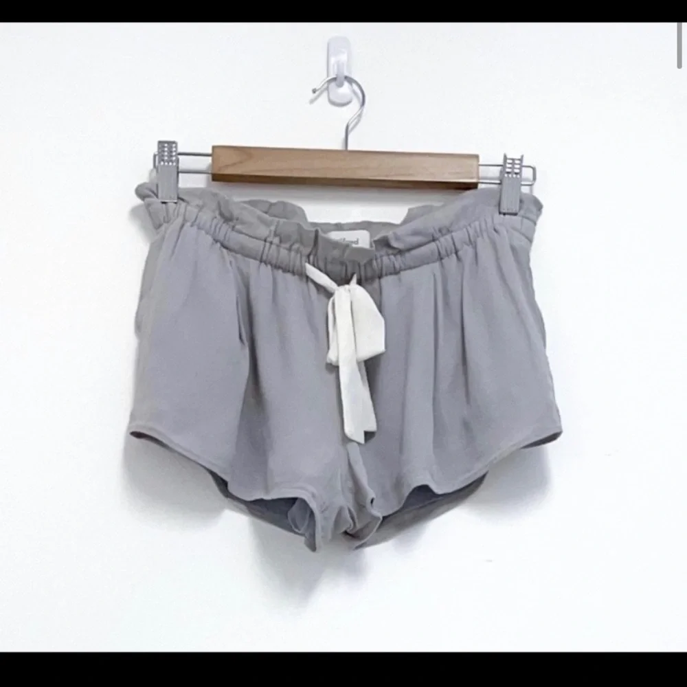 Flowy crepe grey Wilfred shorts - Picture 1 of 4